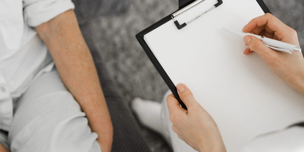 close-up-doctor-holding-clipboard
